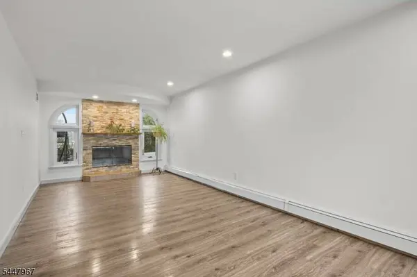 6 Tyler Ct, Clifton City, NJ 07012