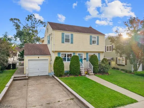 29 Larkspur Ln, Clifton City, NJ 07013