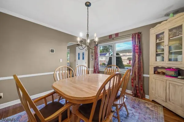 29 Larkspur Ln, Clifton City, NJ 07013