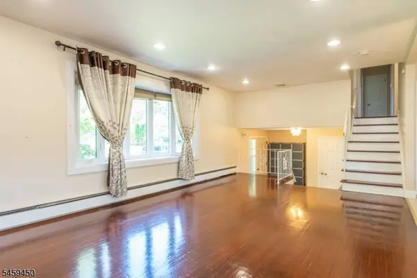 65 Daniels Dr, Clifton City, NJ 07013