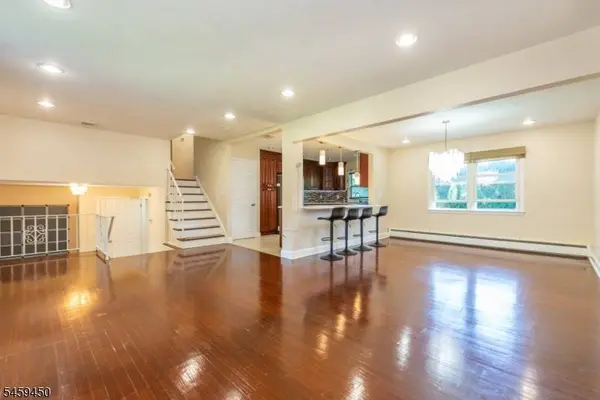 65 Daniels Dr, Clifton City, NJ 07013