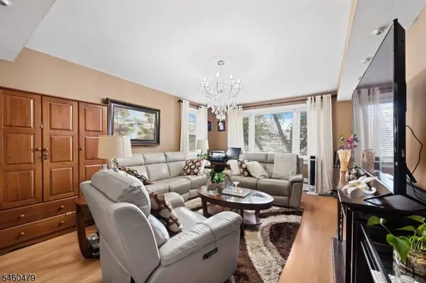 32 E Russell St, Clifton City, NJ 07011