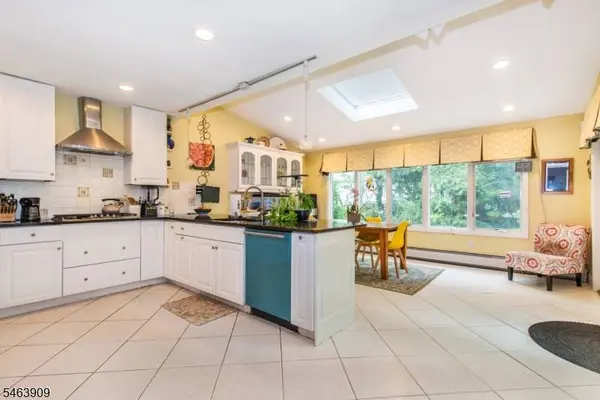 111 Greenlawn Ave, Clifton City, NJ 07013