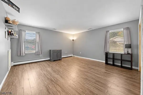 29 Garrabrant Rd, Clifton City, NJ 07013