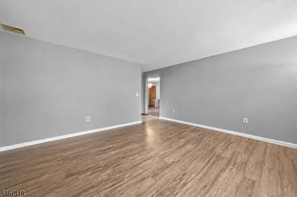 29 Garrabrant Rd, Clifton City, NJ 07013