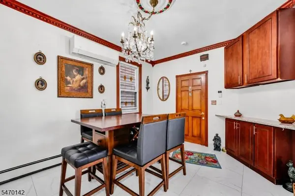 45 Barkley Ave, Clifton City, NJ 07011