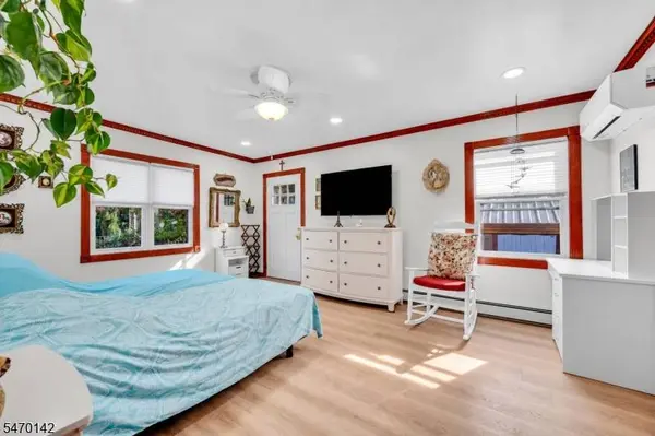 45 Barkley Ave, Clifton City, NJ 07011