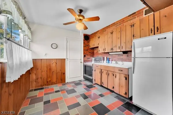 31 Brookhill Ter, Clifton City, NJ 07013