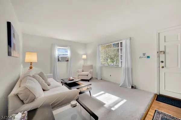 31 Brookhill Ter, Clifton City, NJ 07013