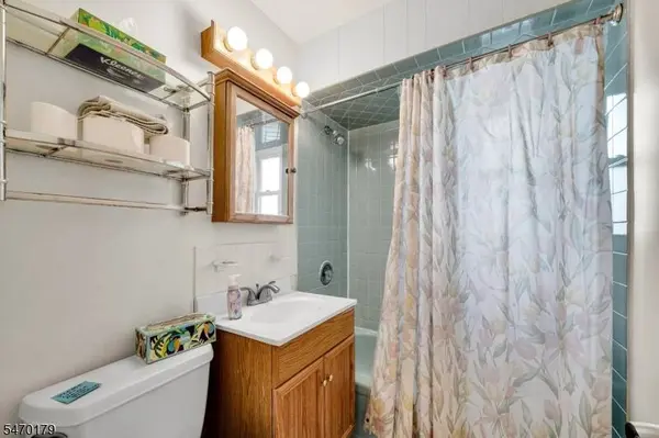 31 Brookhill Ter, Clifton City, NJ 07013