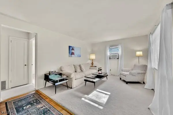 31 Brookhill Ter, Clifton City, NJ 07013