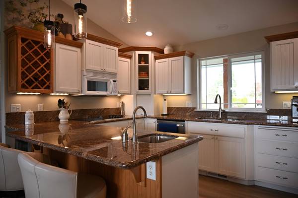 913 N High Desert Dr, Deer Park, WA 99006