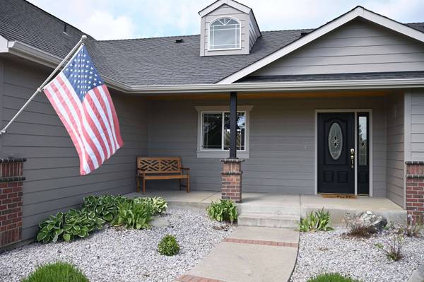 913 N High Desert Dr, Deer Park, WA 99006