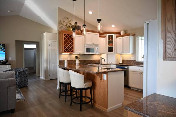 913 N High Desert Dr, Deer Park, WA 99006