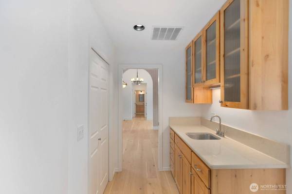 1642 204th AVE NE, Sammamish, WA 98074