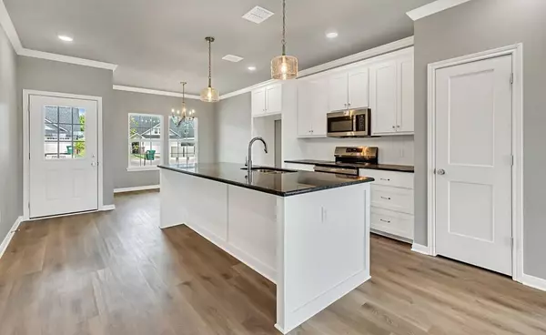 413 Travis DR, Mcgregor, TX 76657