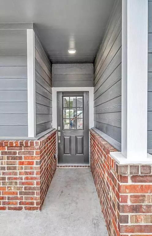 413 Travis DR, Mcgregor, TX 76657