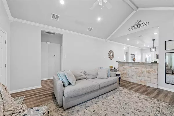 702 S Main Street, Mcgregor, TX 76657