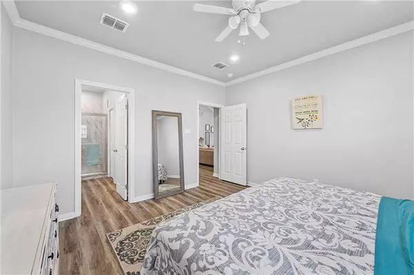 702 S Main Street, Mcgregor, TX 76657