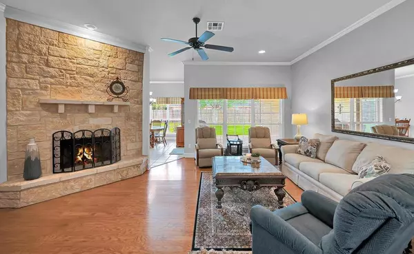 100 Silver Spur Trail, Mcgregor, TX 76657