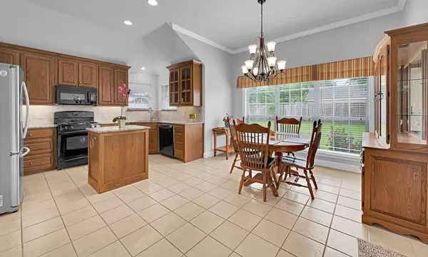 100 Silver Spur Trail, Mcgregor, TX 76657