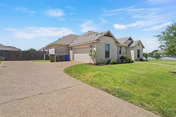 300 Desert Sky Drive, Mcgregor, TX 76657