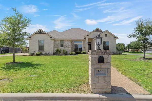 300 Desert Sky Drive, Mcgregor, TX 76657