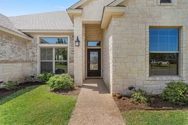 300 Desert Sky Drive, Mcgregor, TX 76657