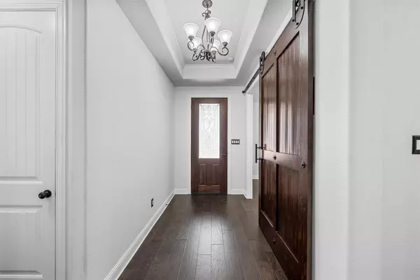 415 Sagebrush LN, Mcgregor, TX 76657