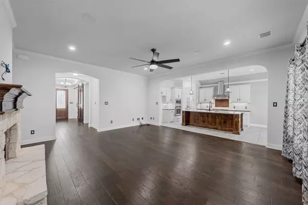 415 Sagebrush LN, Mcgregor, TX 76657