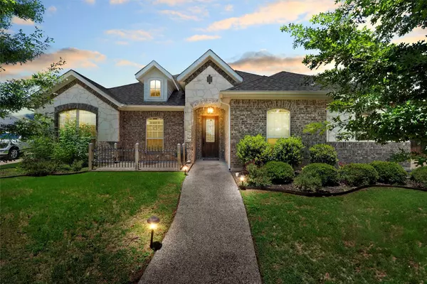 415 Sagebrush LN, Mcgregor, TX 76657