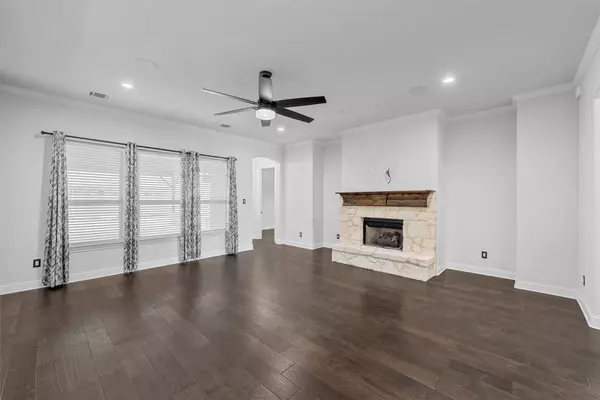 415 Sagebrush LN, Mcgregor, TX 76657