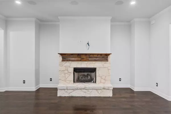 415 Sagebrush LN, Mcgregor, TX 76657