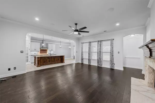 415 Sagebrush LN, Mcgregor, TX 76657