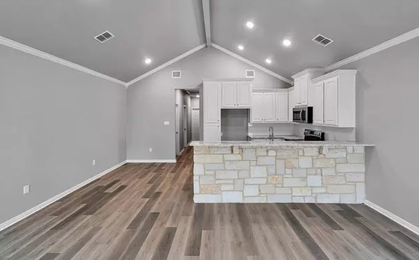 524 Alamo Court, Mcgregor, TX 76657