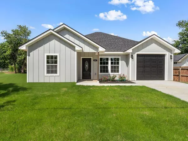 207 N Harrison Street, Mcgregor, TX 76657