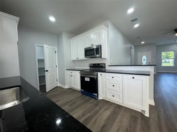 331 Rogers Street, Mcgregor, TX 76657