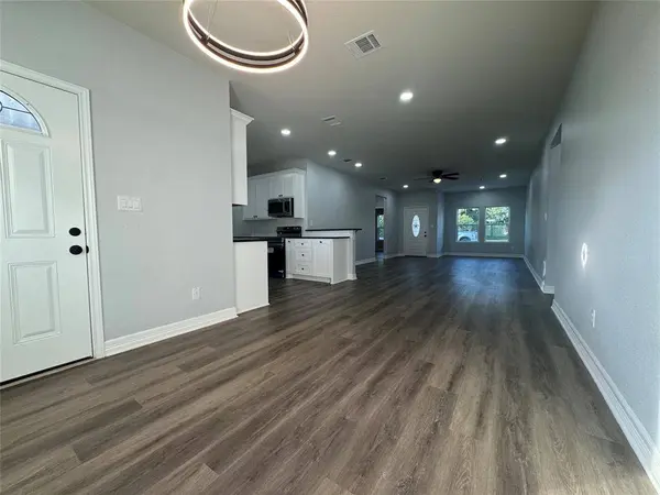 331 Rogers Street, Mcgregor, TX 76657