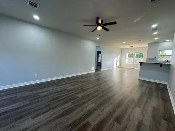 331 Rogers Street, Mcgregor, TX 76657