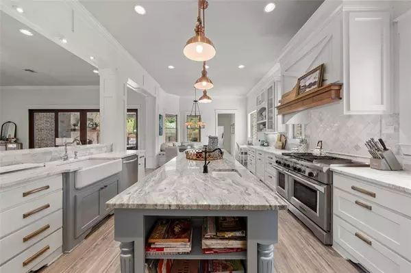 105 Stone Lake Drive, Woodway, TX 76712