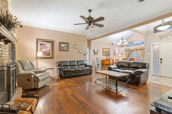848 Country Lane, Mcgregor, TX 76657