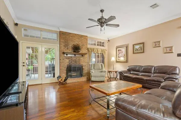 848 Country Lane, Mcgregor, TX 76657