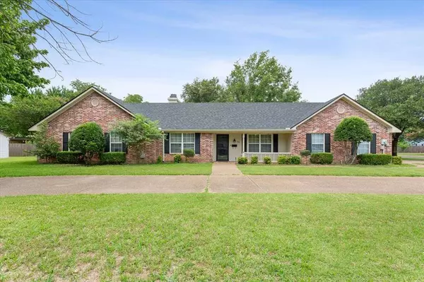 701 S Tyler Street, Mcgregor, TX 76657