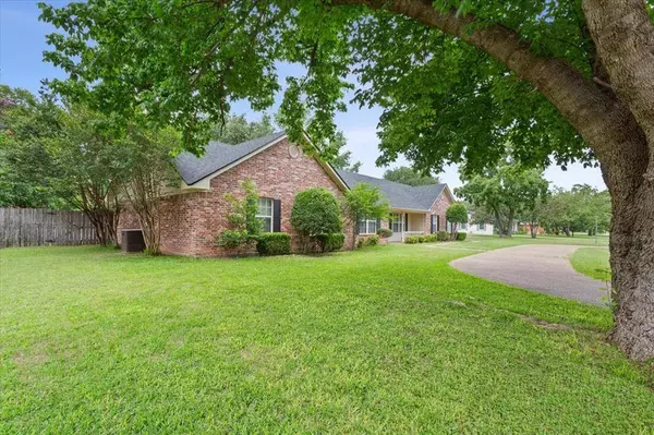 701 S Tyler Street, Mcgregor, TX 76657