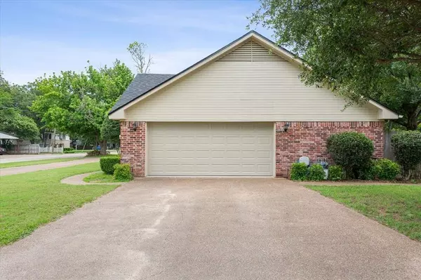 701 S Tyler Street, Mcgregor, TX 76657