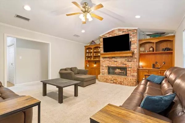 701 S Tyler Street, Mcgregor, TX 76657