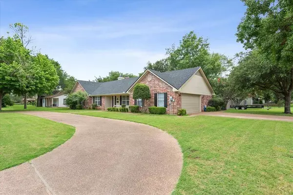 701 S Tyler Street, Mcgregor, TX 76657