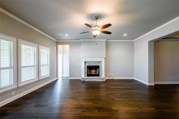 918 Edinburgh Drive, Mcgregor, TX 76657