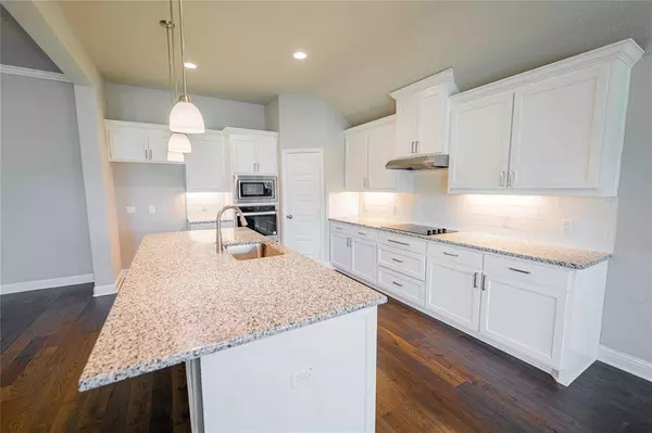 918 Edinburgh Drive, Mcgregor, TX 76657