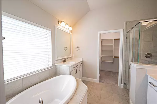 918 Edinburgh Drive, Mcgregor, TX 76657